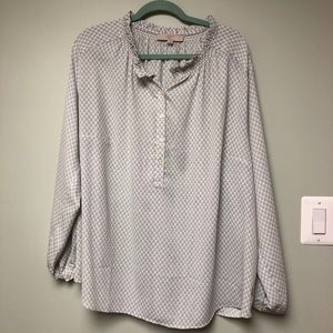 Beautiful Gray LOFT Plus Top Size 22